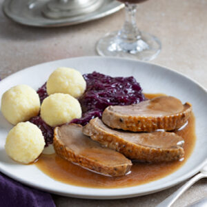 Entenfilet mit Rotkraut und Erdäpfelknödel