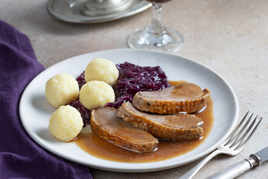 Entenfilet mit Rotkraut und Erdäpfelknödel